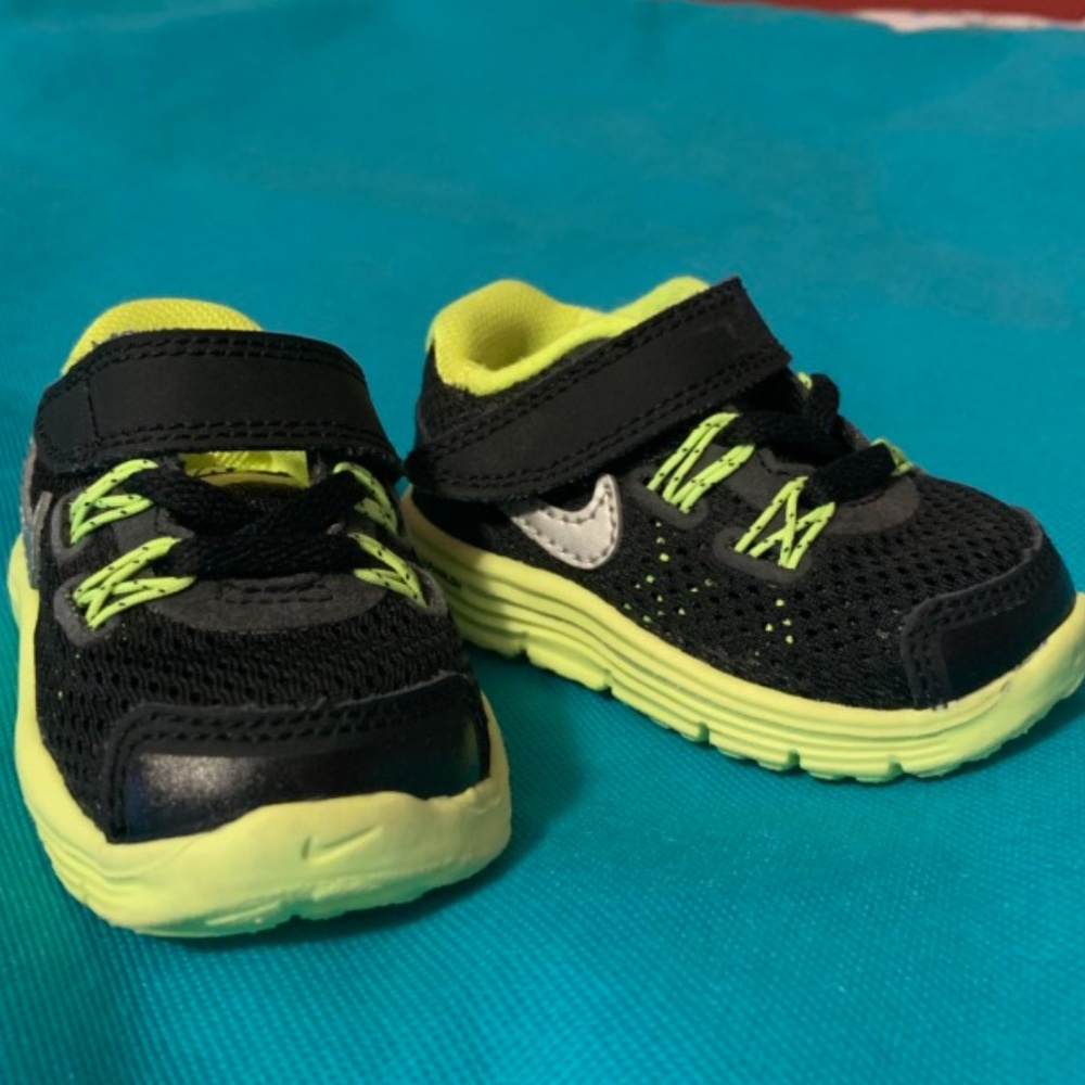 NIKE Lunarlon shoes size 2